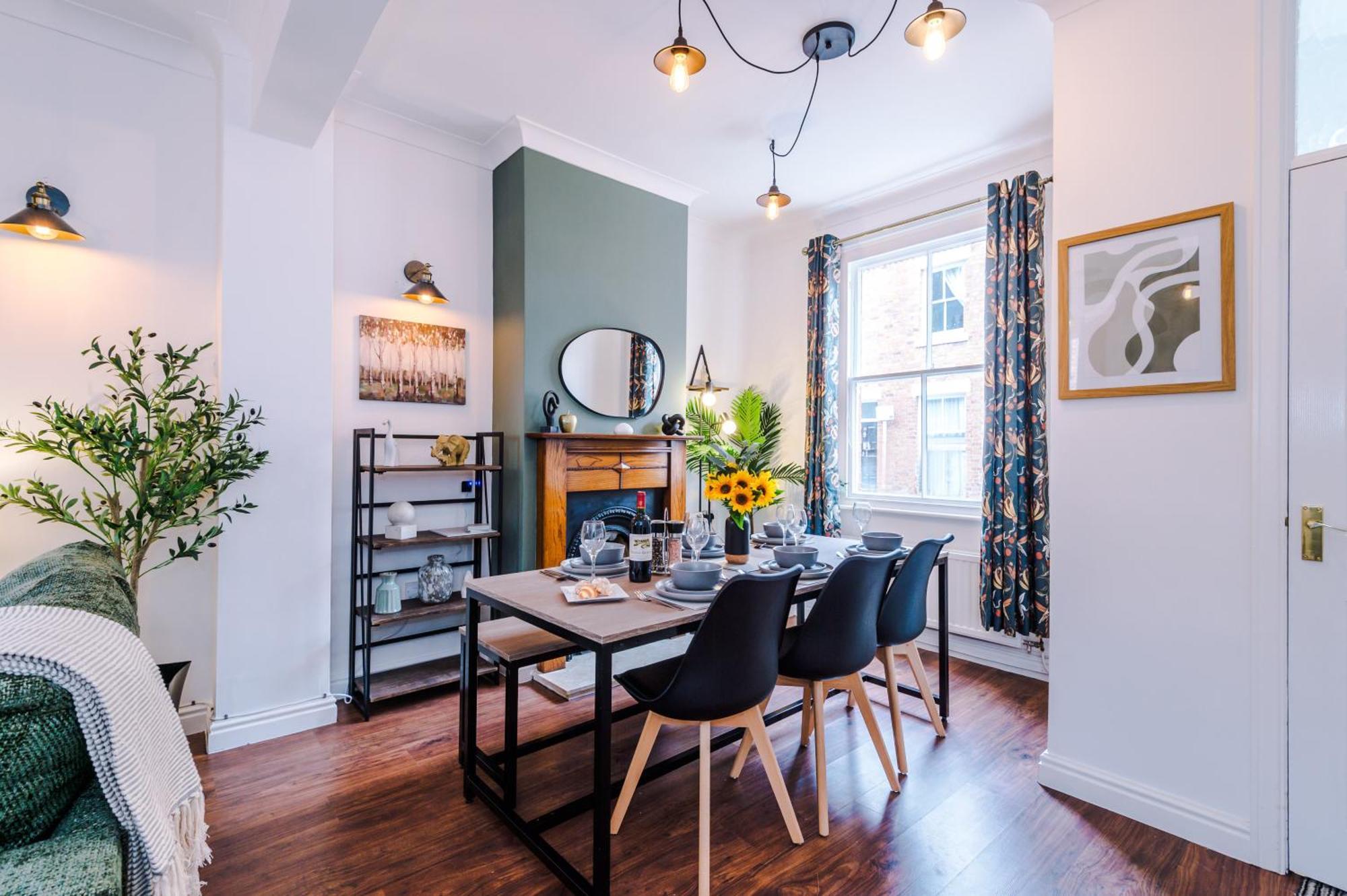 New! Stunning 2-Bed City-Centre Home In Chester By 53 Degrees Property - Ideal For Couples & Groups - Sleeps 6! Exterior foto
